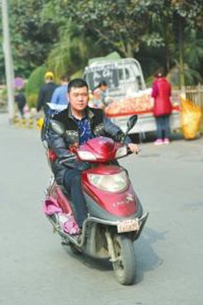 網(wǎng)紅獨(dú)臂快遞哥曾月入3萬 31次拖欠房貸被起訴