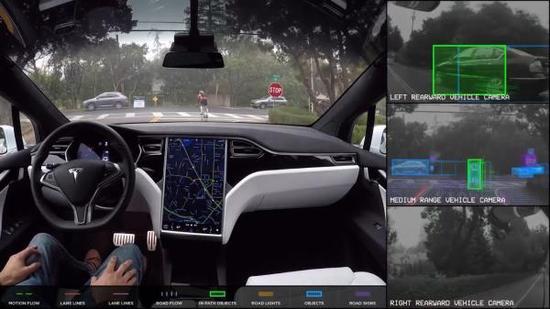 特斯拉再曝全自動(dòng)駕駛視頻：遇到路人遛狗沒減速