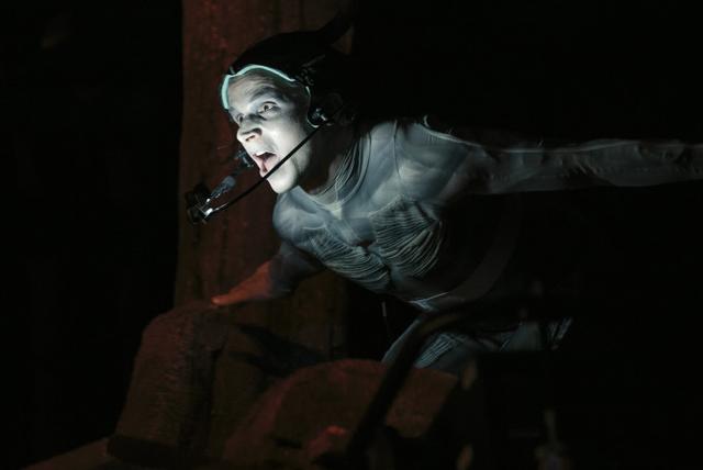 戲劇舞臺(tái)上也能出現(xiàn)實(shí)時(shí)渲染的動(dòng)畫(huà)角色？英特爾用這項(xiàng)技術(shù)做到了