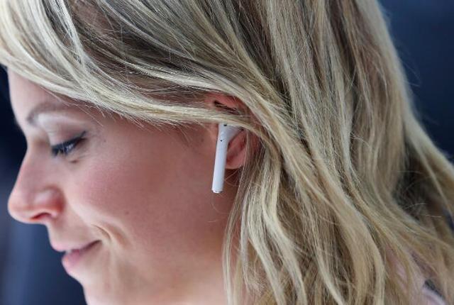 蘋(píng)果無(wú)線耳機(jī)AirPods缺席黑色星期五 仍無(wú)明確上市日期