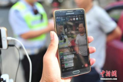 網(wǎng)絡(luò)直播新規(guī)明起實施：主播不能“任性” 彈幕要文明