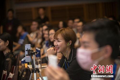 網(wǎng)絡(luò)直播新規(guī)明起實施：主播不能“任性” 彈幕要文明