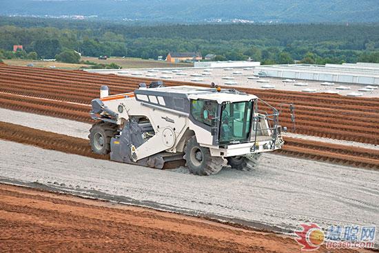 WR 250 冷再生及土壤穩(wěn)定機(jī)