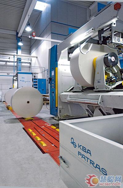KBA Patras中的自動(dòng)化料卷裝載和空卷芯的排出裝置 