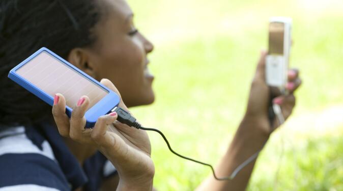 吸收環(huán)境光就能給手機(jī)充電 這款可打印的電池會成功嗎？